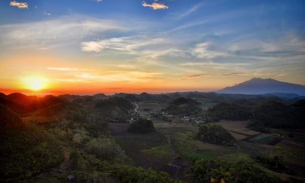 FROM SIZZLING SUNSETS TO STARRY, STARRY NIGHTS IN HINAKPAN