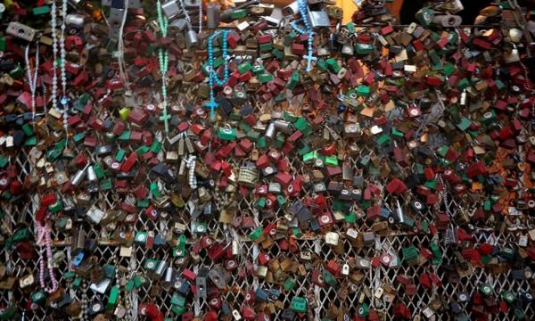 LOCK LOVE IN BACLARAN