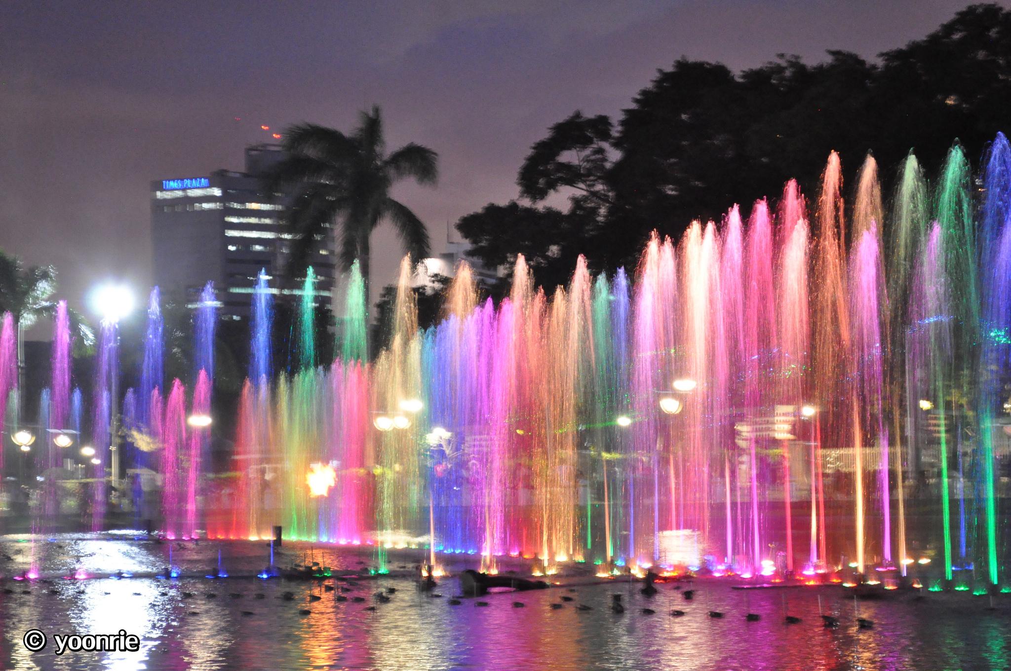 Rizal Park with its theme “Paskong Pinoy 2012”