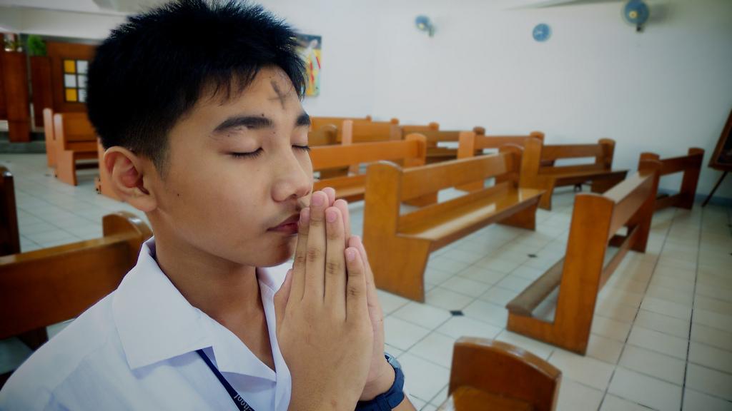 Ash Wednesday in the Philippines